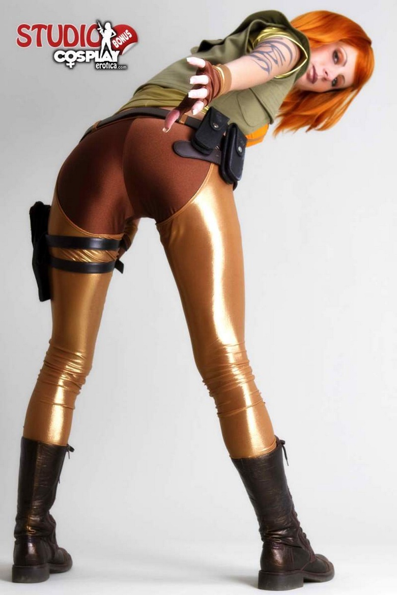 Tina Cosplaying The Siren