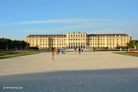 Kira walking naked in Schönbrunn