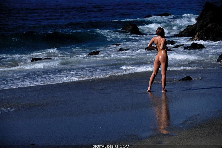 Oiled brunette with a round booty