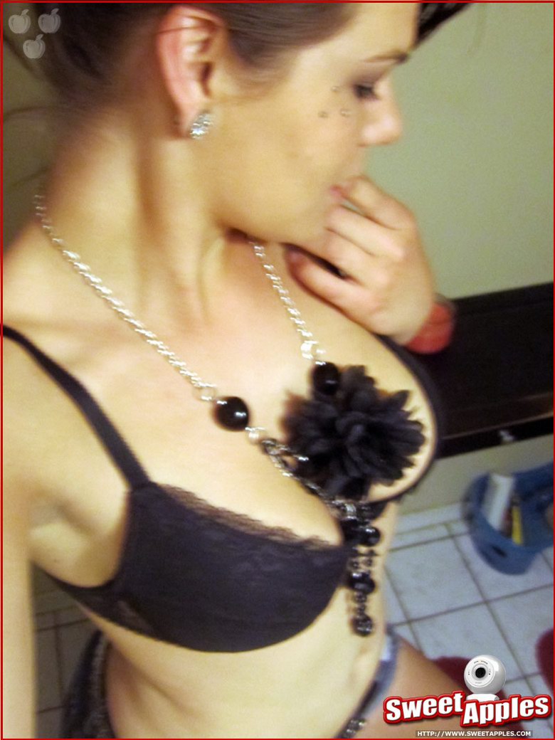 Tammy taking selfshots