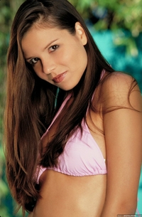 Peaches takes off her pink bikini