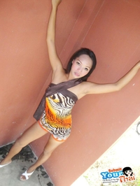 Slim Thai girlfriend flashing outdoors