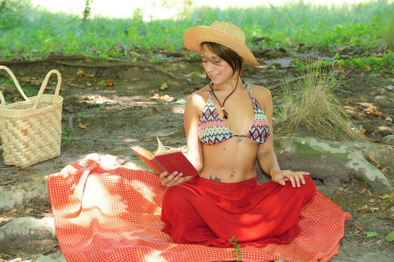 Pretty Zeo drops bikini top
