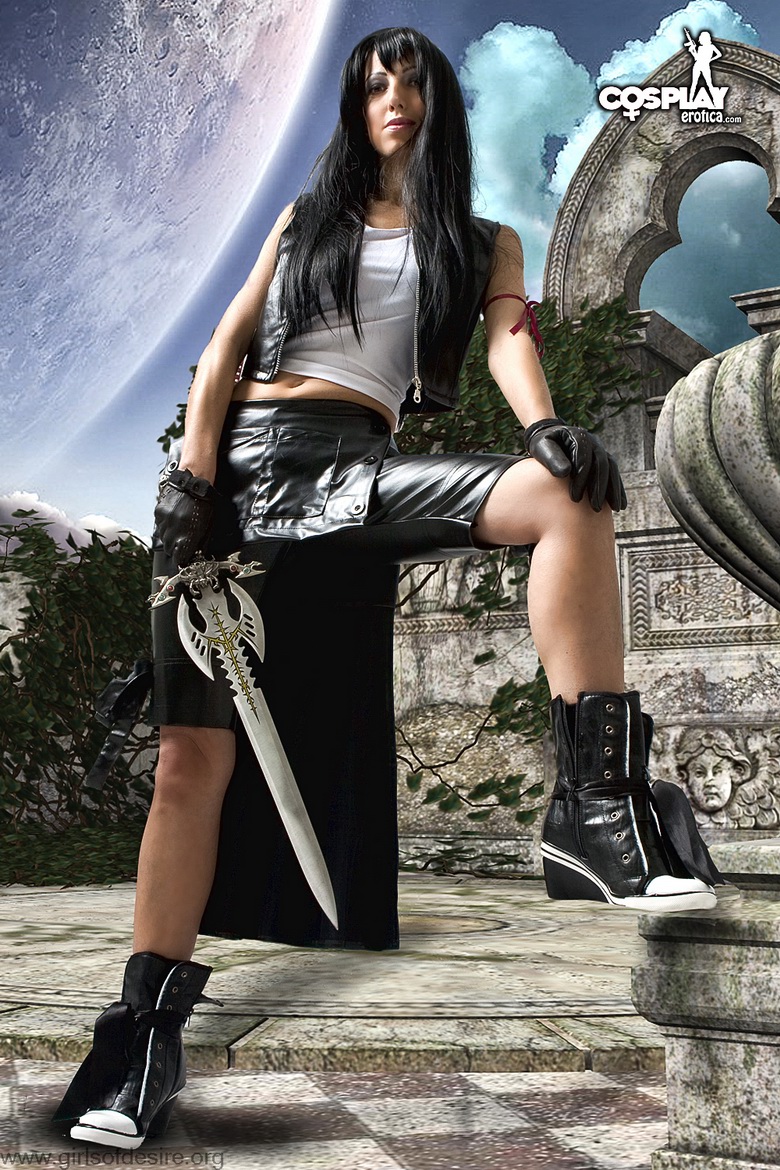 Cosplay babe Angela As Black Snake