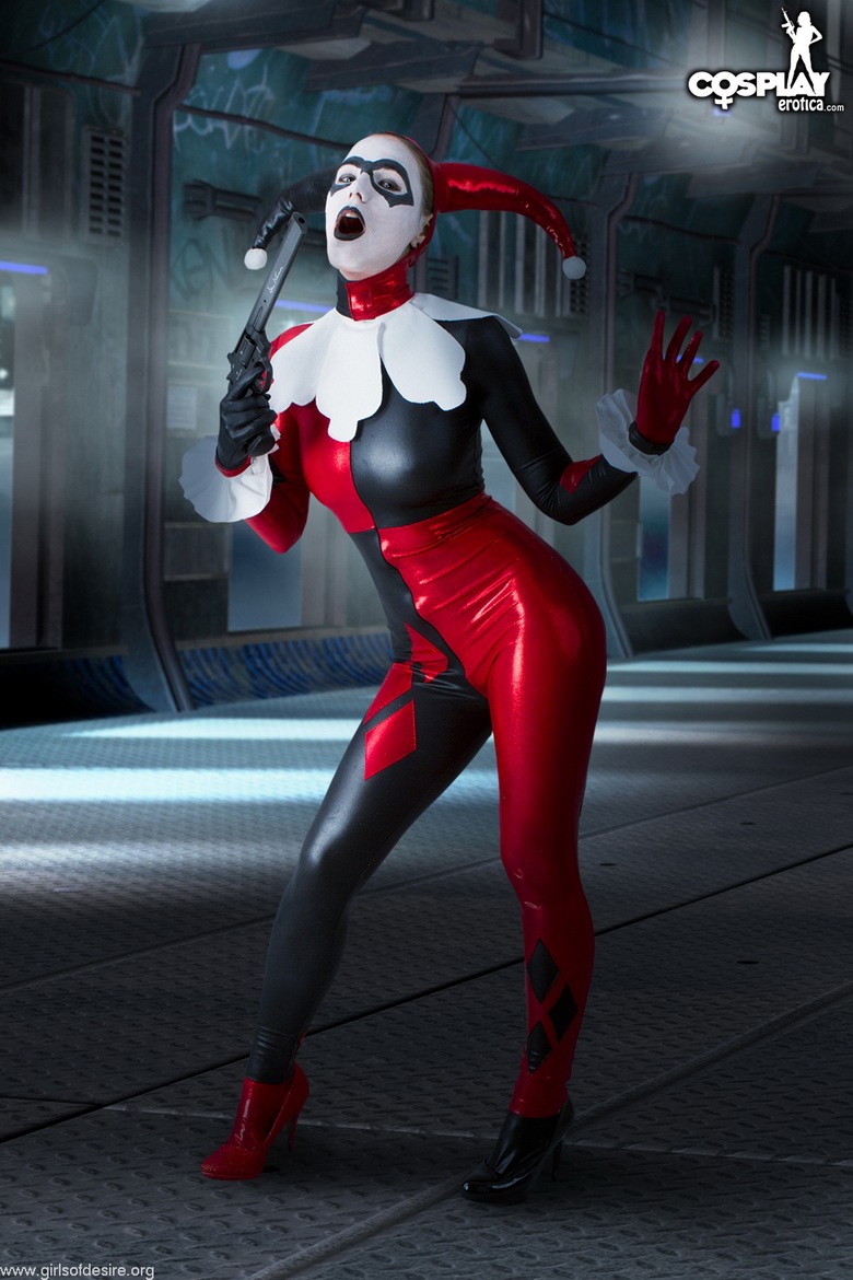 Cosplay sidekick Cassie