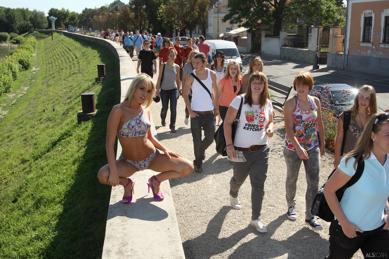 Alexa Walking Nude In Body Paint