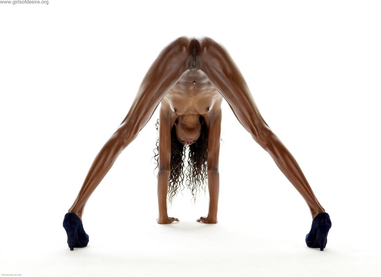 Valerie's perfect oiled & slim body