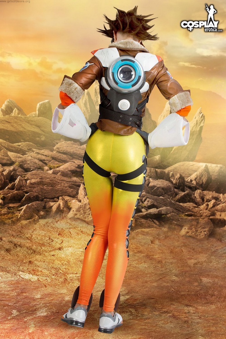 Leyla Cosplaying Teleportation Matrix