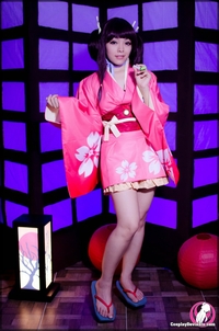 Hitomi cosplaying Violet Midnight