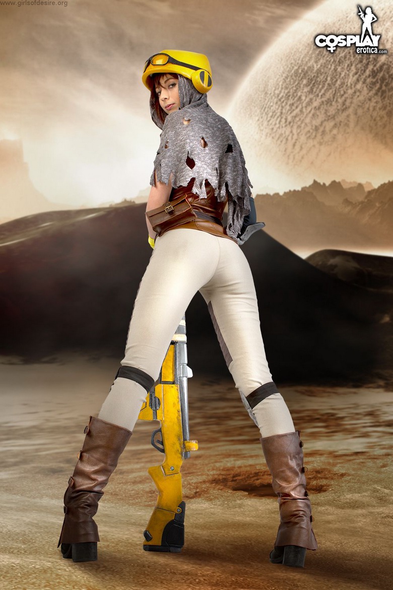 Leyla cosplaying Far Eden