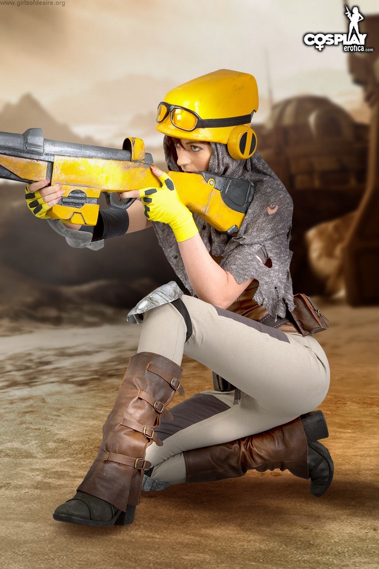 Leyla cosplaying Far Eden