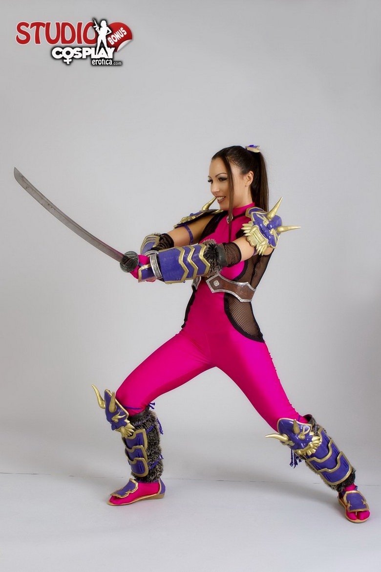 Devorah Cosplaying Soul Calibur