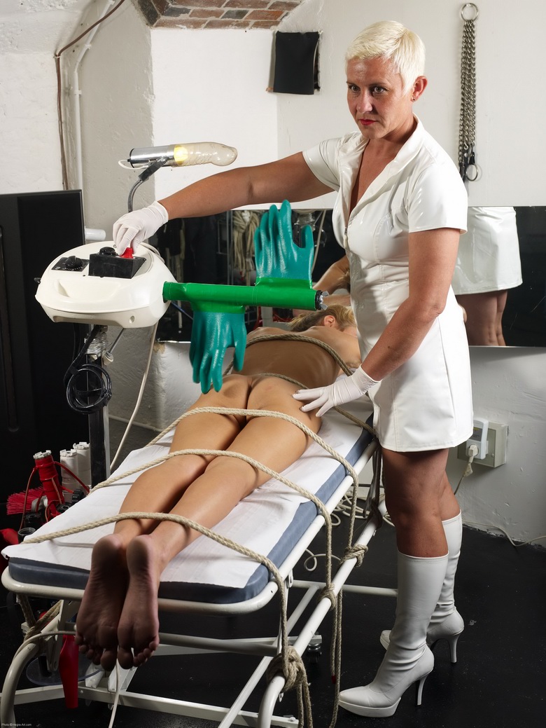 Thea tries spanking machine