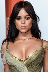 Jenna Ortega Cleavage