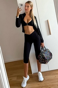 Soňa Holeňáková